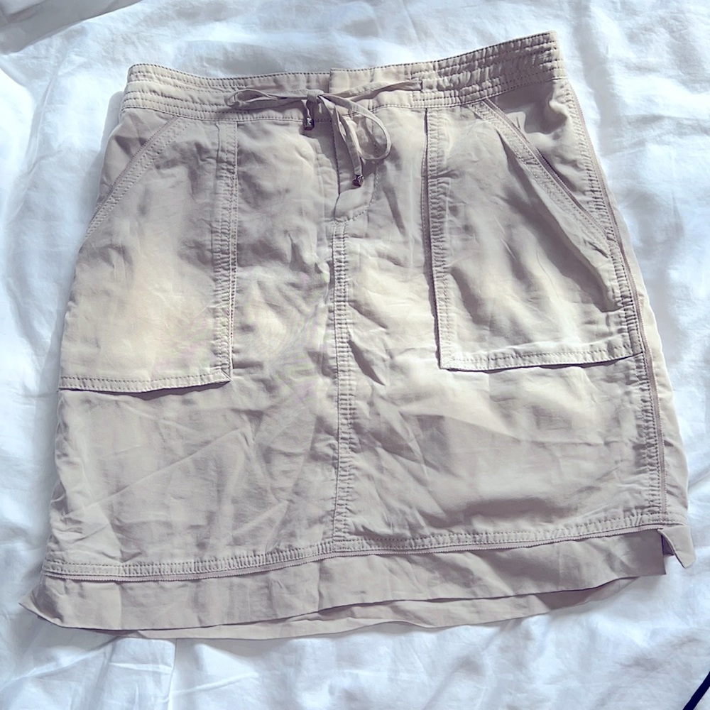 💖 WHBM neutral skirt